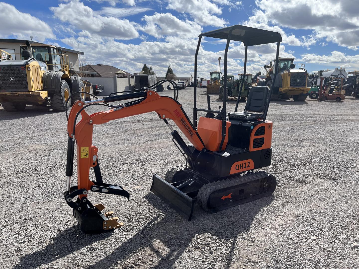 ./imagenes/INVOICE/2019/17382/MINIEXCAVADORA AGROTK QH12 (4).JPG